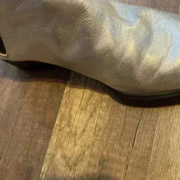 Brand: Frame Denim
Le Carson Leather Bootie, Silver - Picture 4 of 6